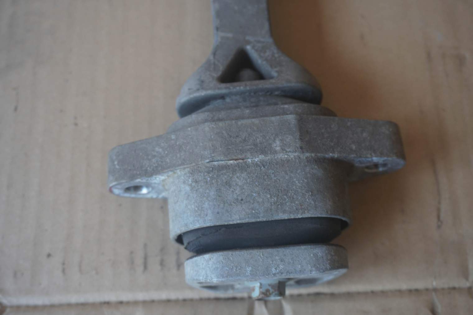 KIA VENGA PODUSZKA SKRZYNI SILNIKA 219501P000 - obrazek 4
