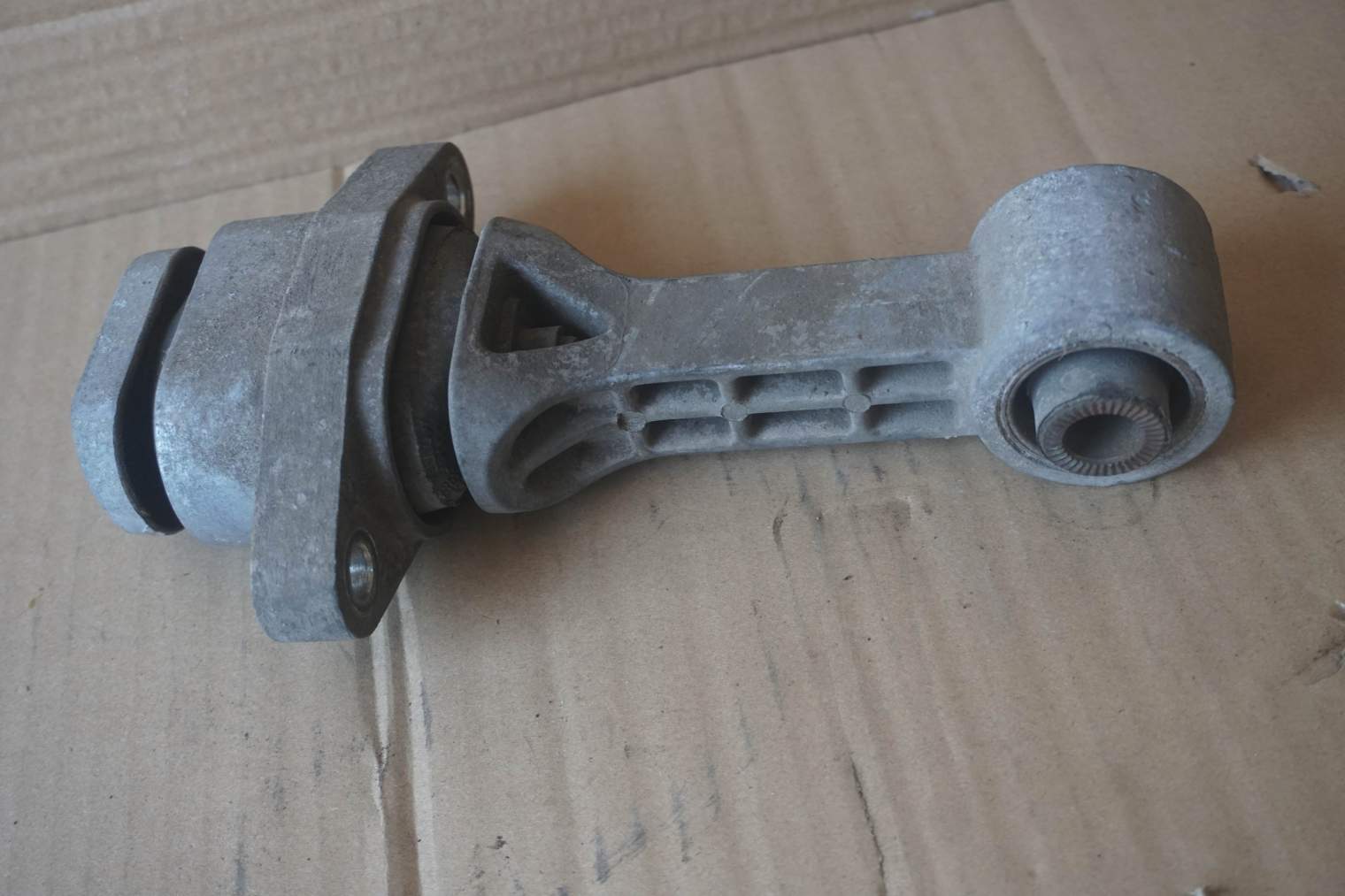 KIA VENGA PODUSZKA SKRZYNI SILNIKA 219501P000 - obrazek 6