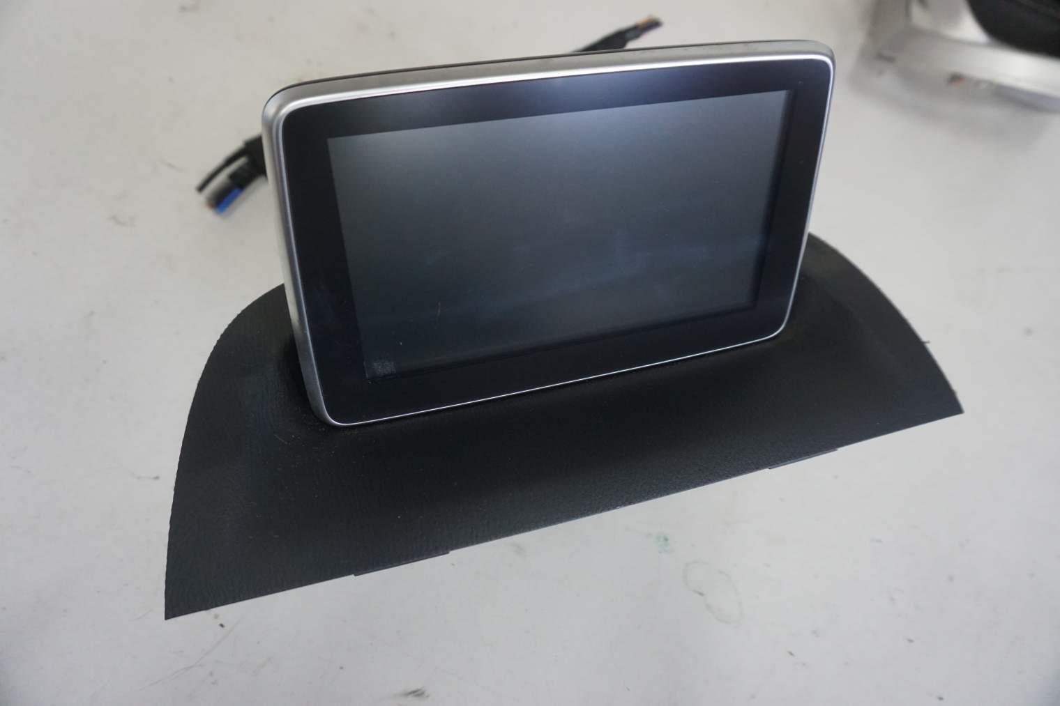 MAZDA 3 III BM WYŚWIETLACZ GPS BHS3669C0