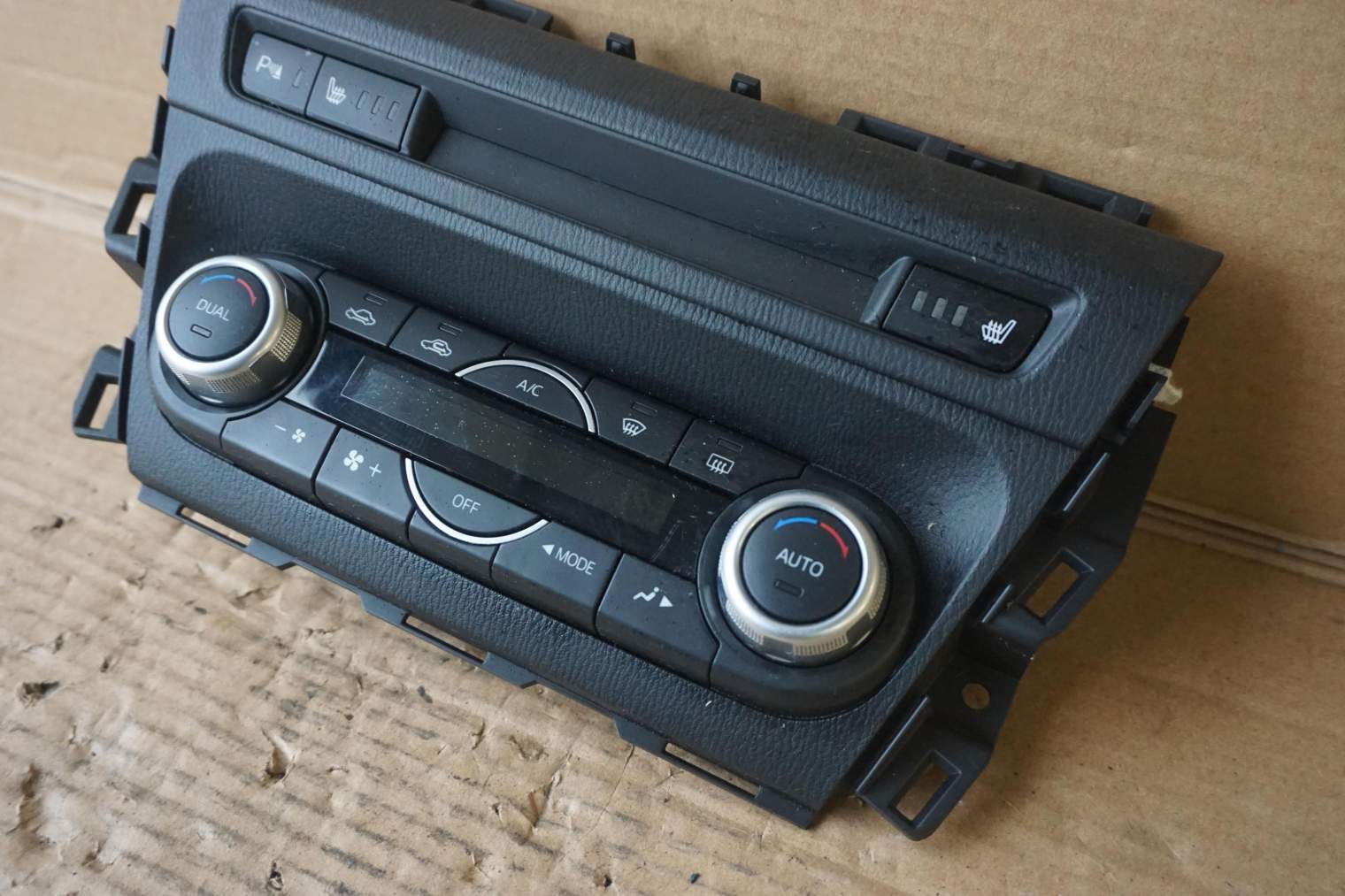 MAZDA 3 III PANEL KLIMATYZACJI B45D61190E - obrazek 4
